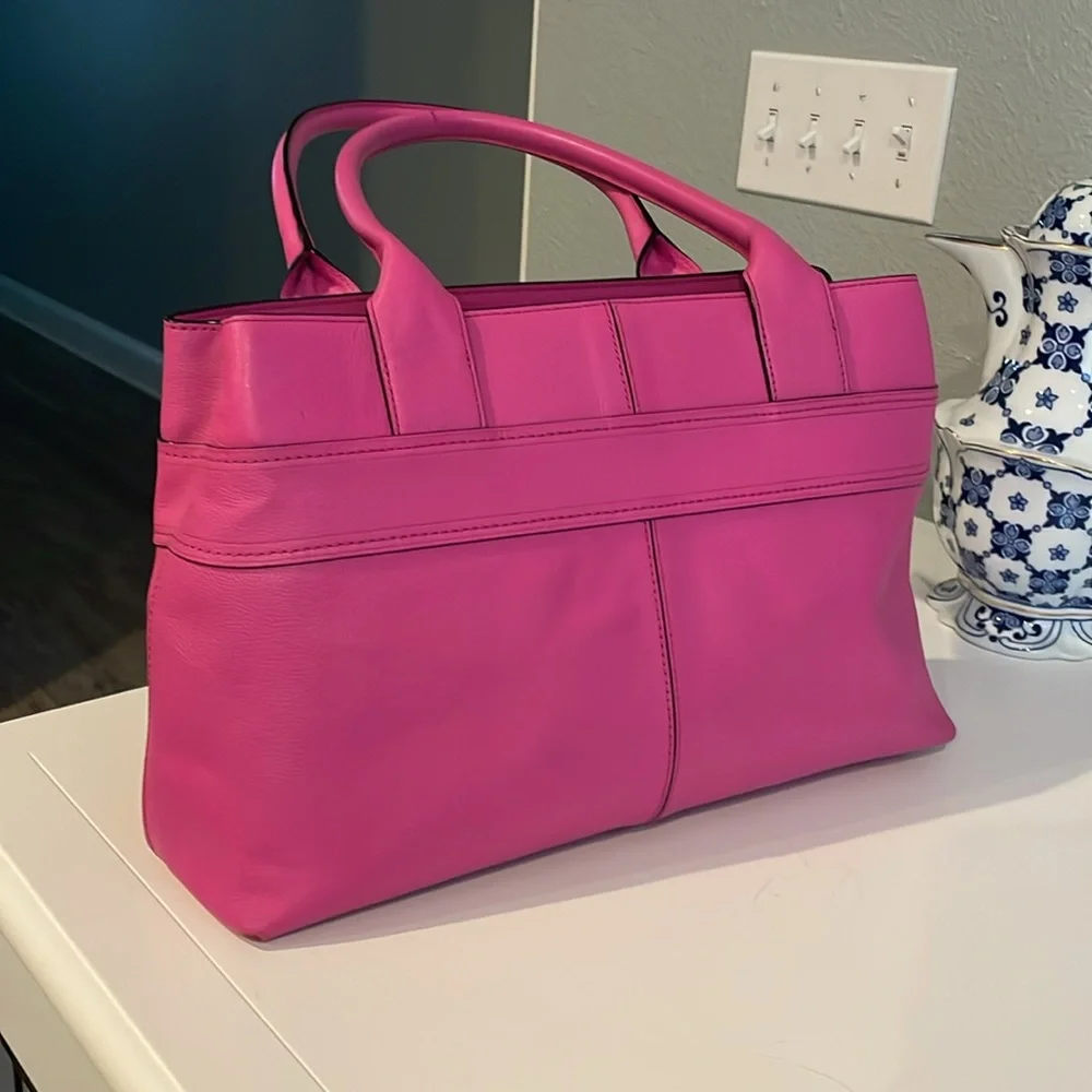 KATE SPADE large hot pink handbag with bow front and white, black interior - Picture 4 of 16